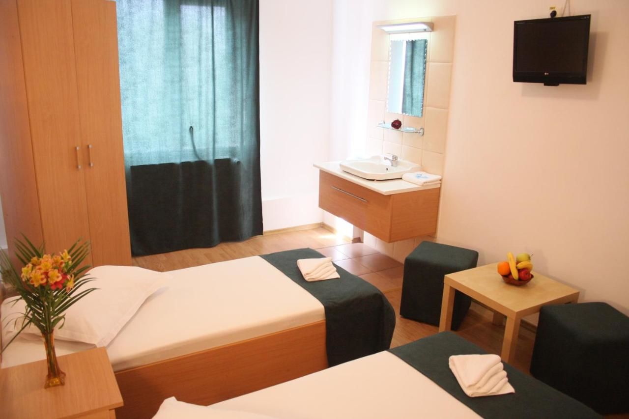 Отель Hotel Sir Gara de Nord Бухарест-15