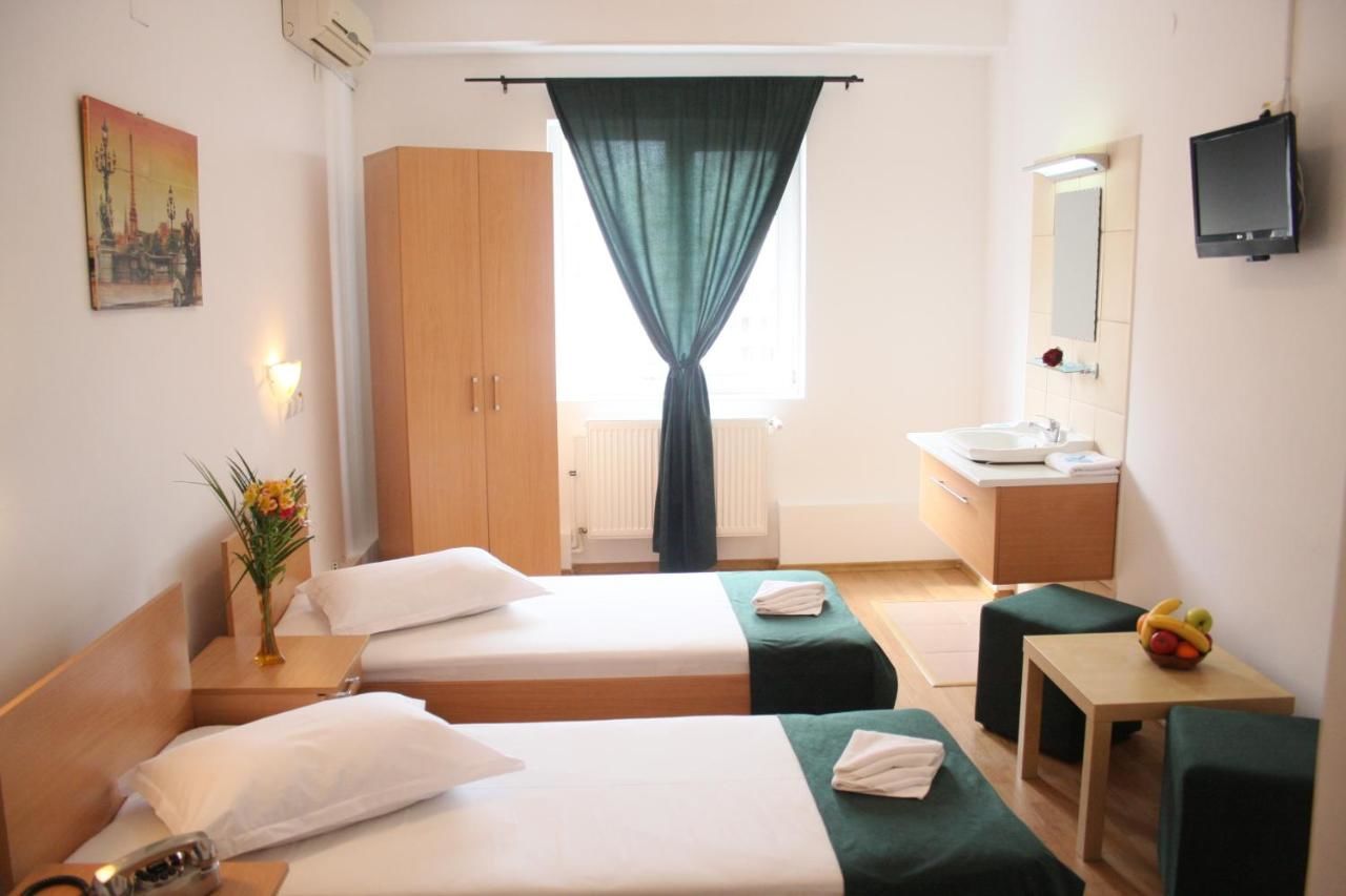 Отель Hotel Sir Gara de Nord Бухарест-12