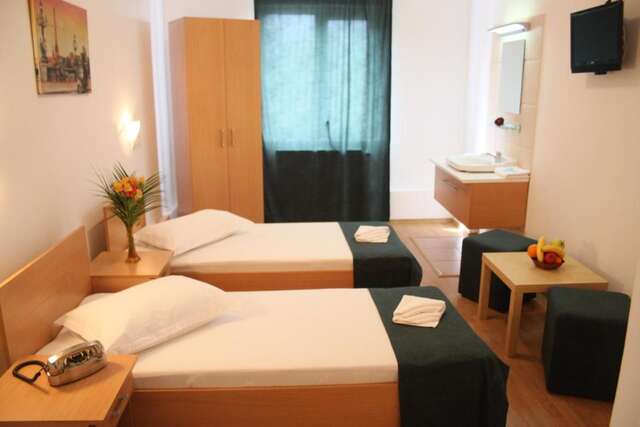 Отель Hotel Sir Gara de Nord Бухарест-12