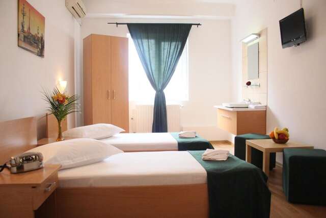 Отель Hotel Sir Gara de Nord Бухарест-15